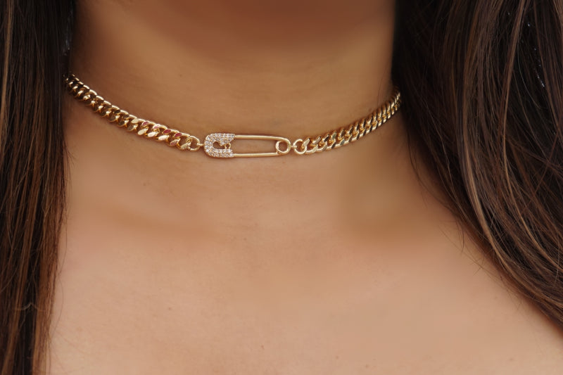 Slim Thicc Chain Gold Safety Pin Choker – Shop Au Courant